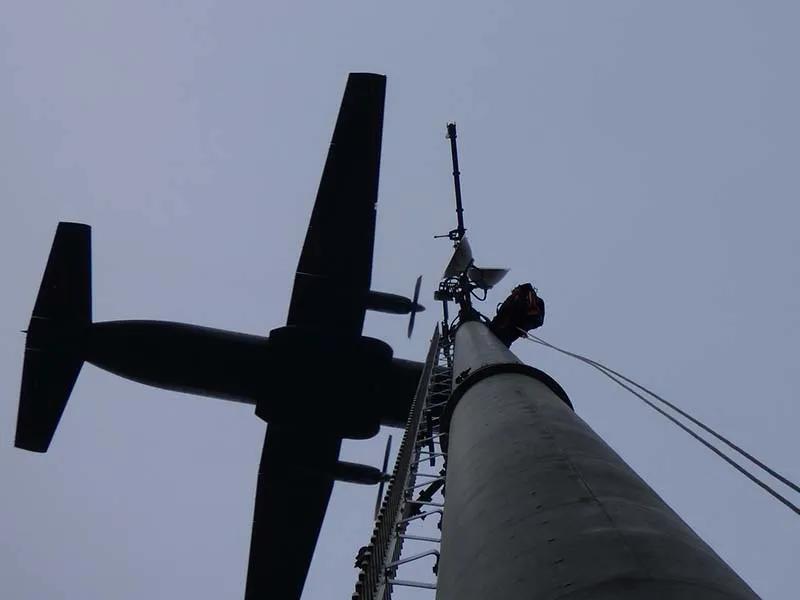 Blick entlang eines Masts nach oben